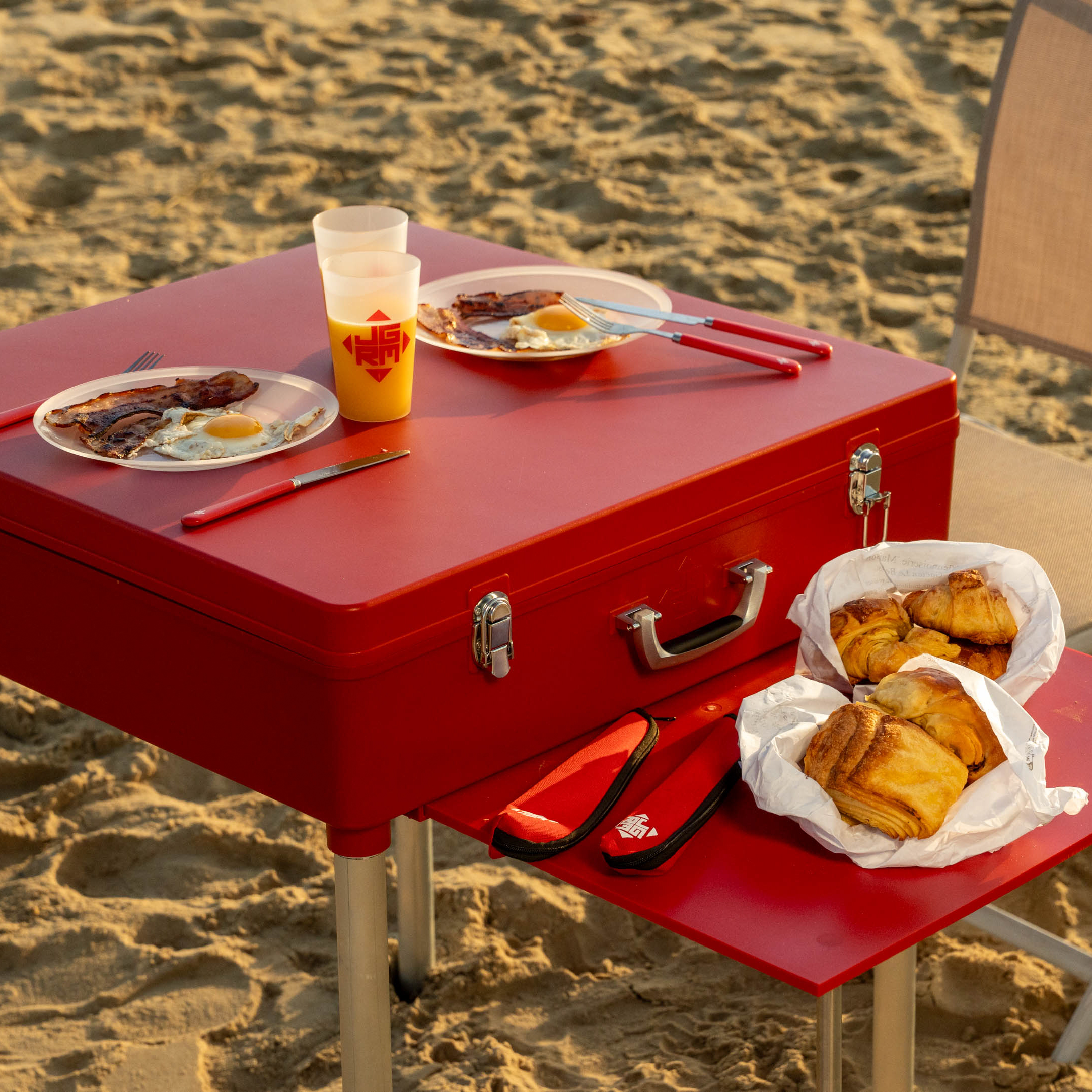 <h2 class="title_acces" style="text-align: left;">JGRM - <span class="highlight">NAO1</span> - Table de pique-nique et sa cuisine intégrée</h2>